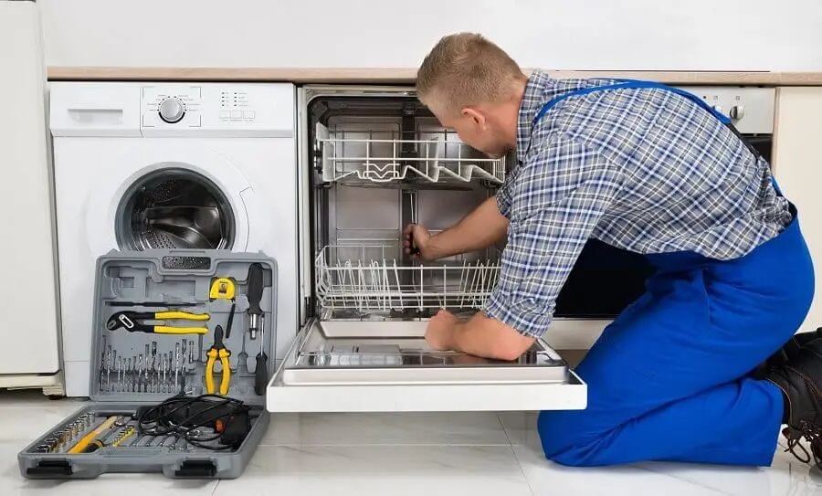 Sapanca Hoover servisi teknisyen ekibi beyaz eşya tamiri yaparken